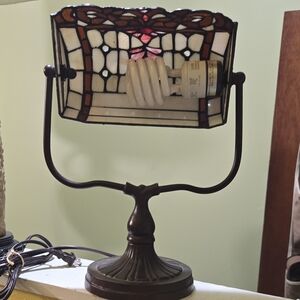 Classic Antique Bronze Stained Glass Bankers Desk Table Accent Lamp